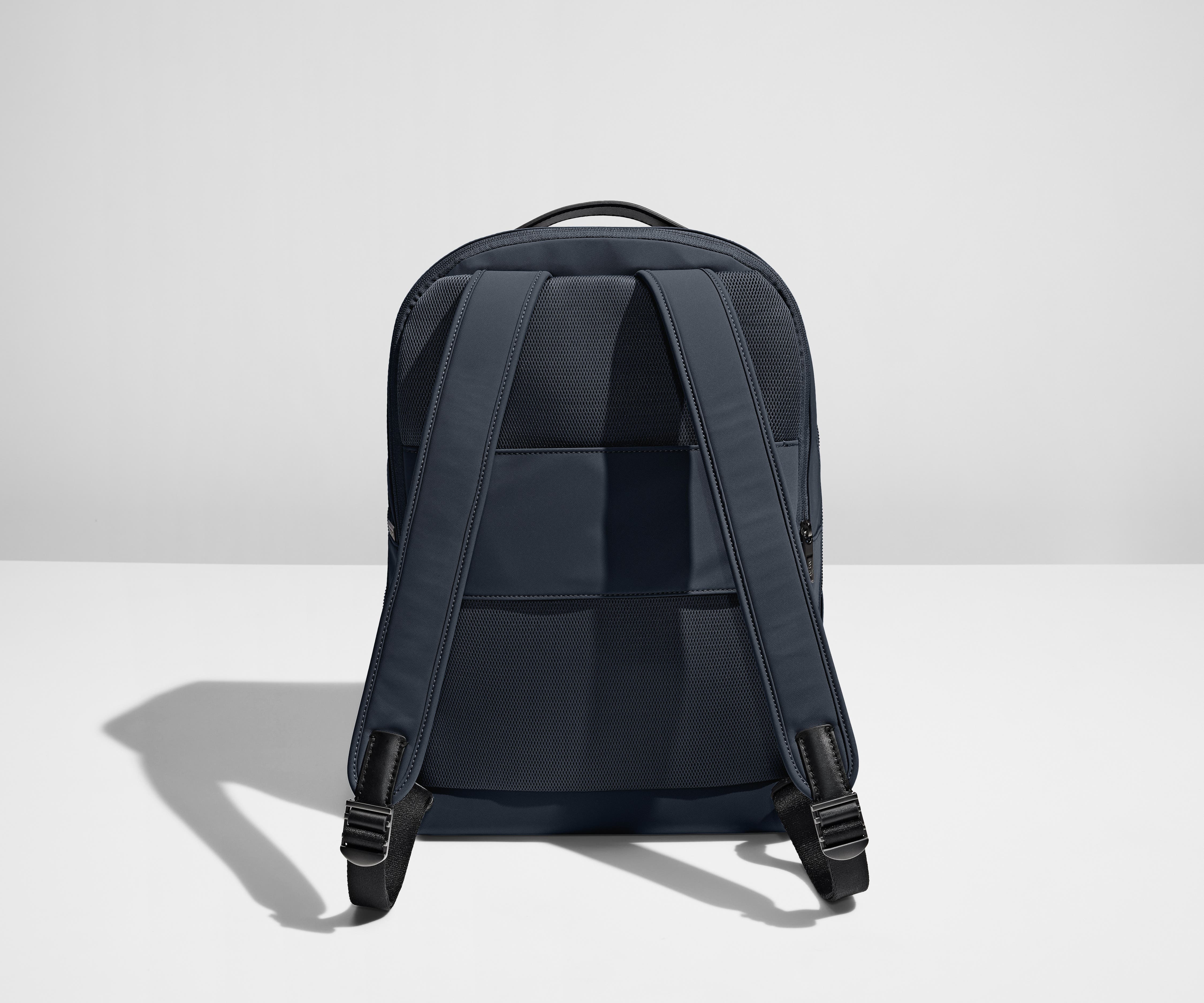 Padded shoulder straps and trolley sleeve on the back of the Everywhere Zip Backpack