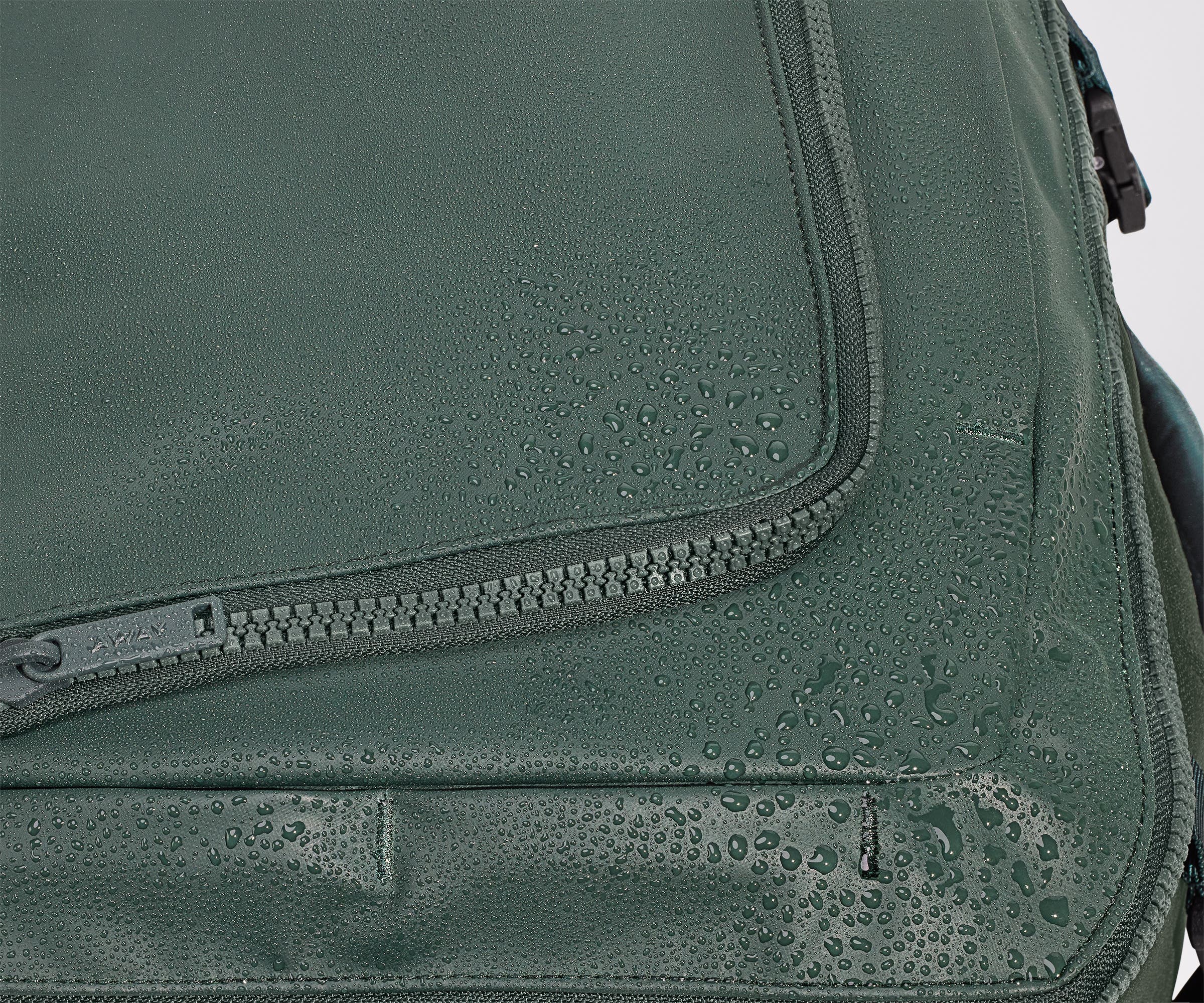 The Outdoor Convertible Backpack 25L | Forest Green