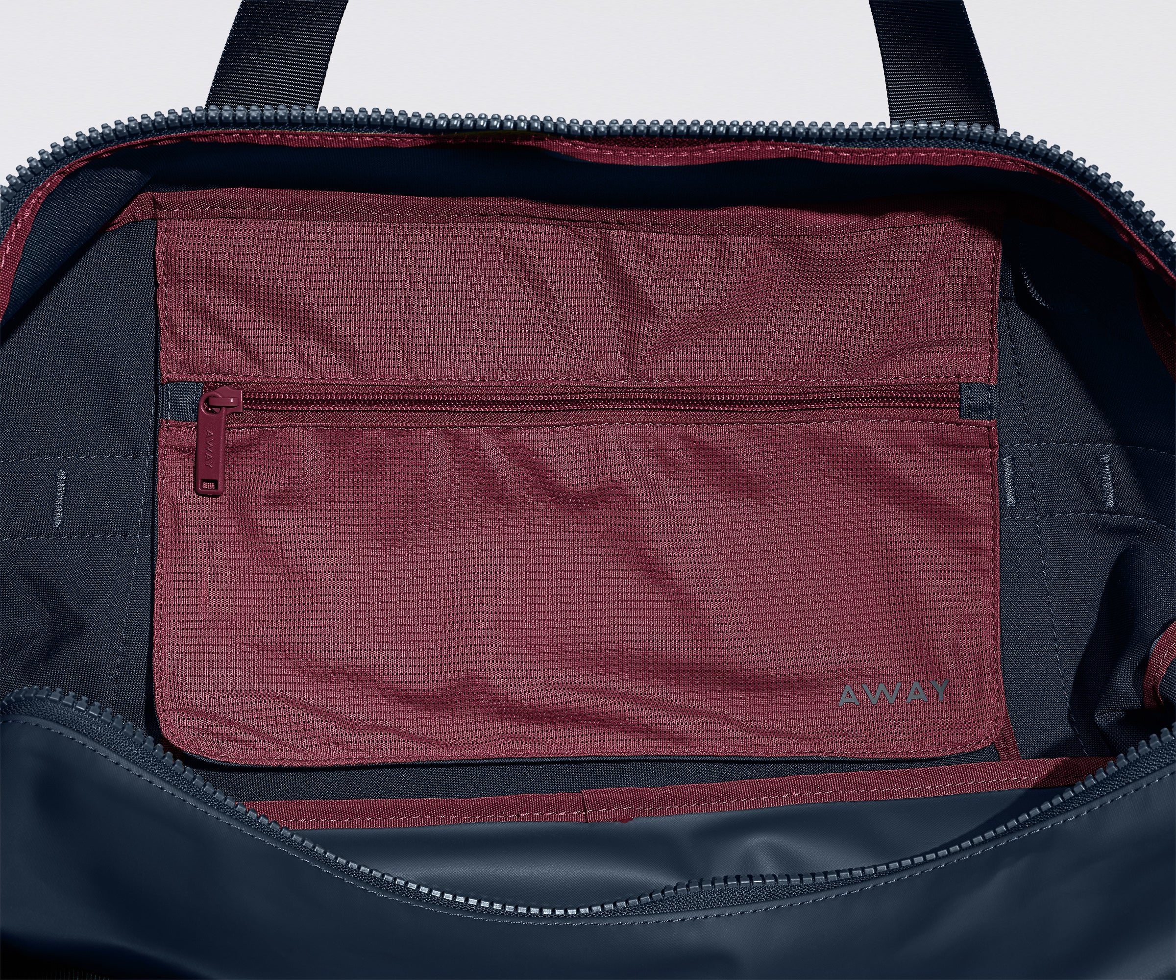 Close up view of the interior mesh pockets in the Active Duffle 40L