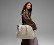 Person wearing the Transit Canvas Weekender by its removable shoulder strap