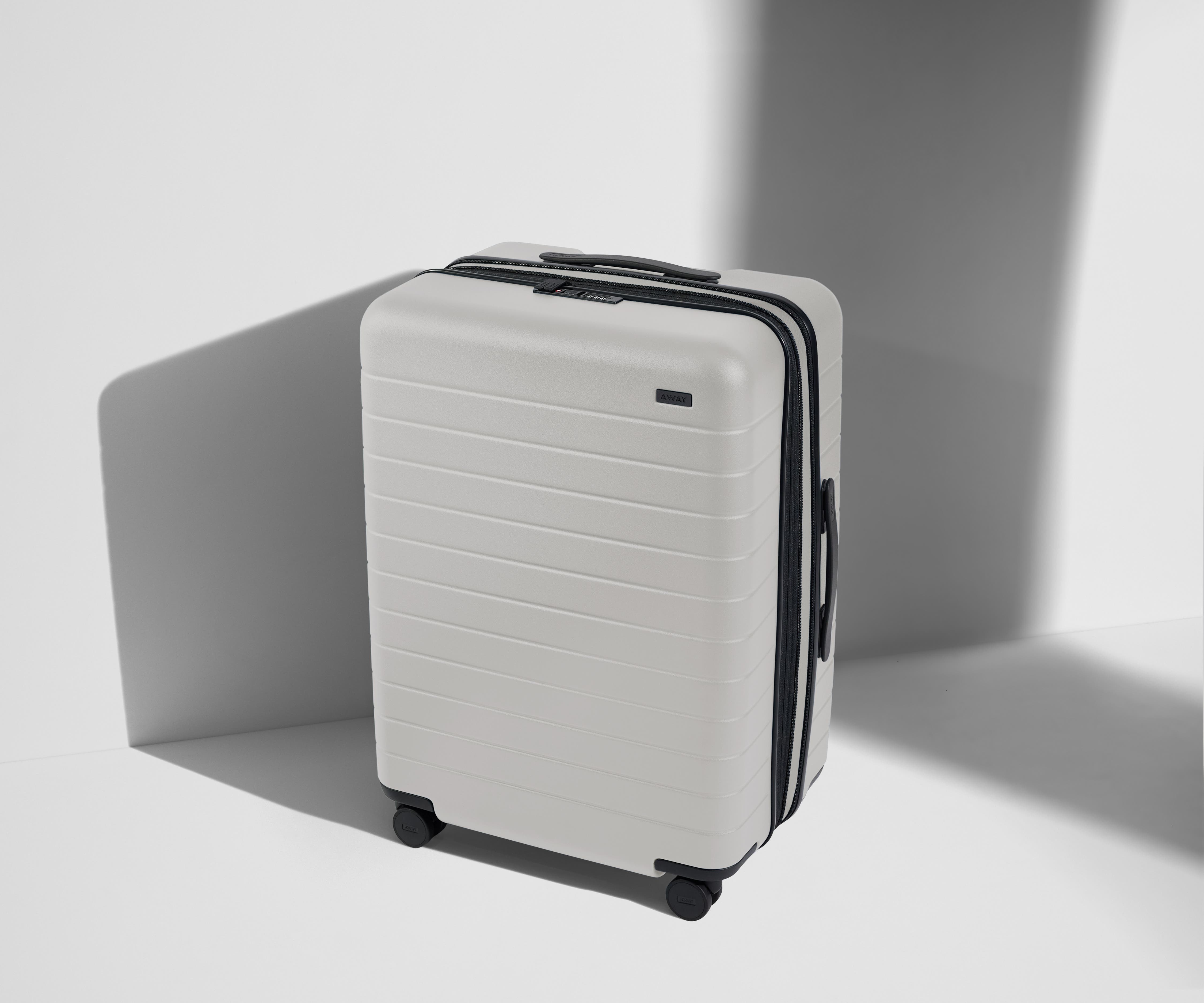 Angled product view of The Medium Flex suitcase in Cloud Gray