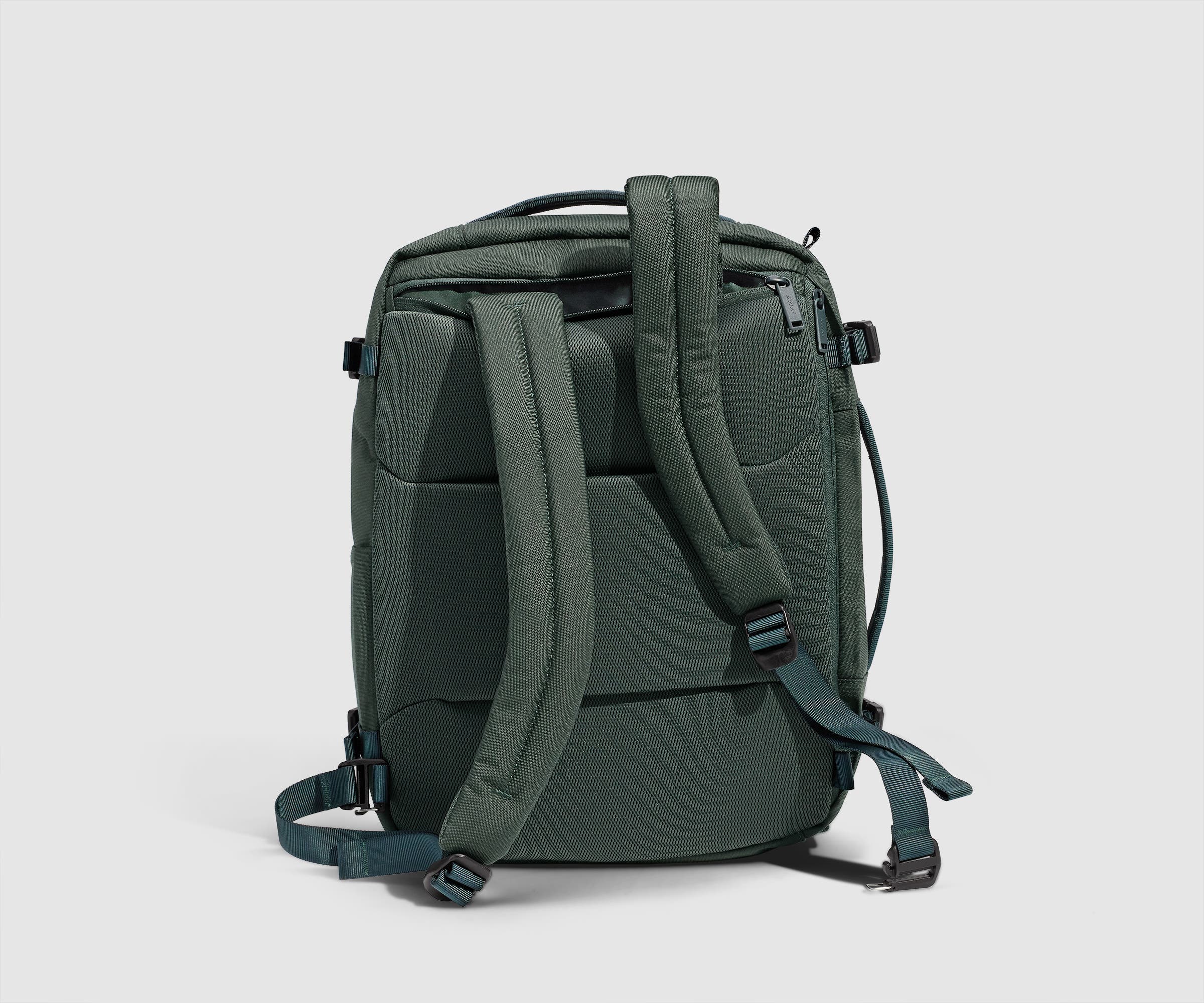 The Outdoor Convertible Backpack 25L | Forest Green
// Removable and adjustable shoulder straps that easily convert into a duffle