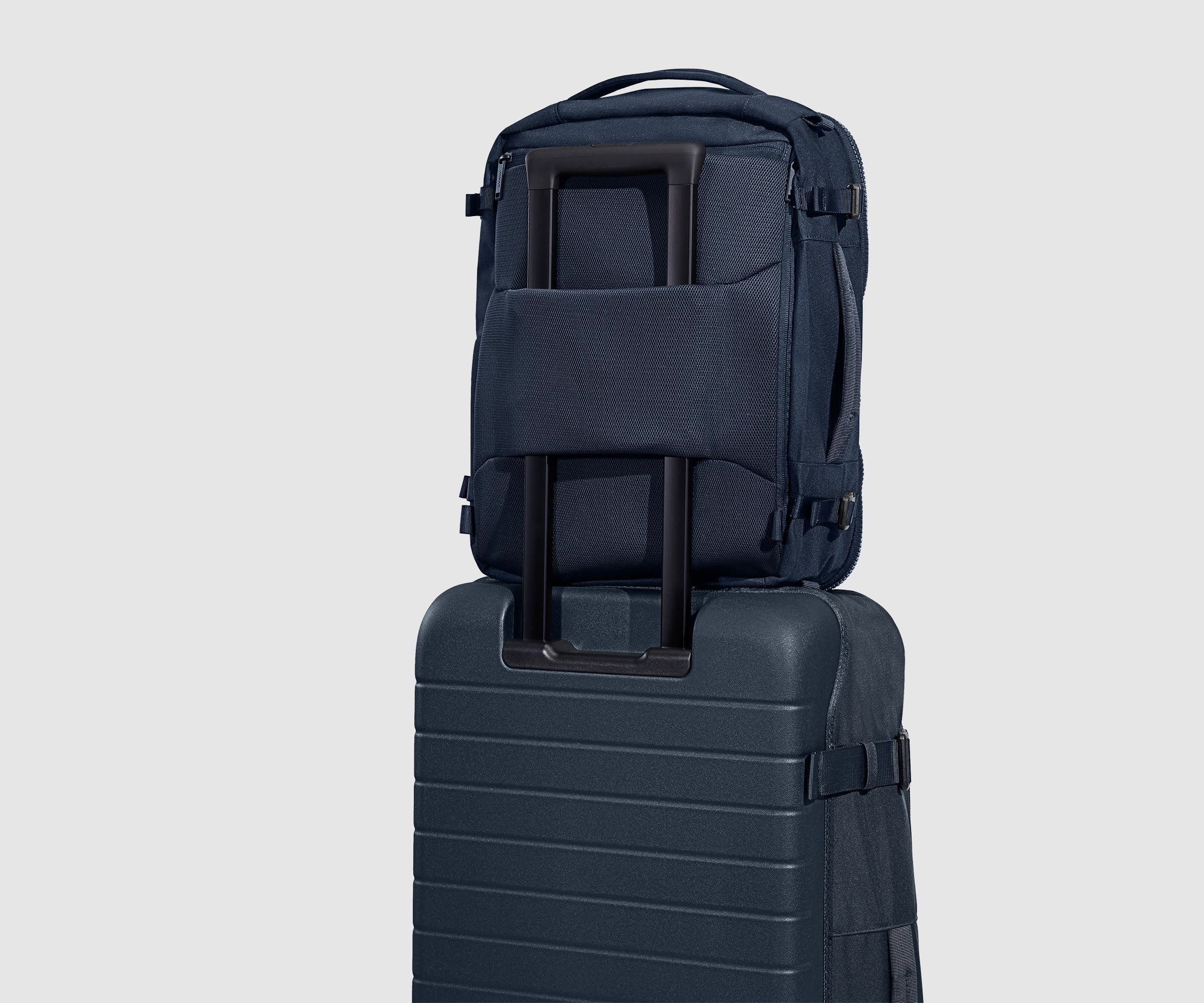The Outdoor Convertible Backpack 25L | Navy Blue