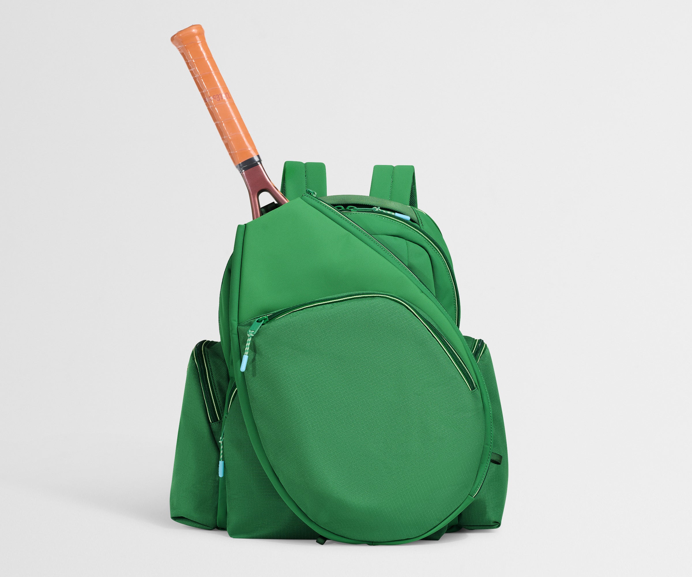 //
The Racket Bag seamlessly attaches with a magnetic back sleeve.